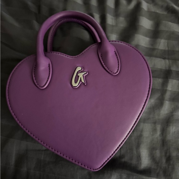 Exclusive Glamaholic Purple Heart shaped purse - Picture 3 of 4